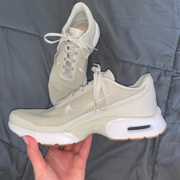 Sage green Nike Air - Picture 1 of 3